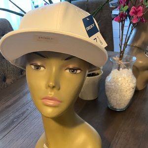 Women’s fitted hat